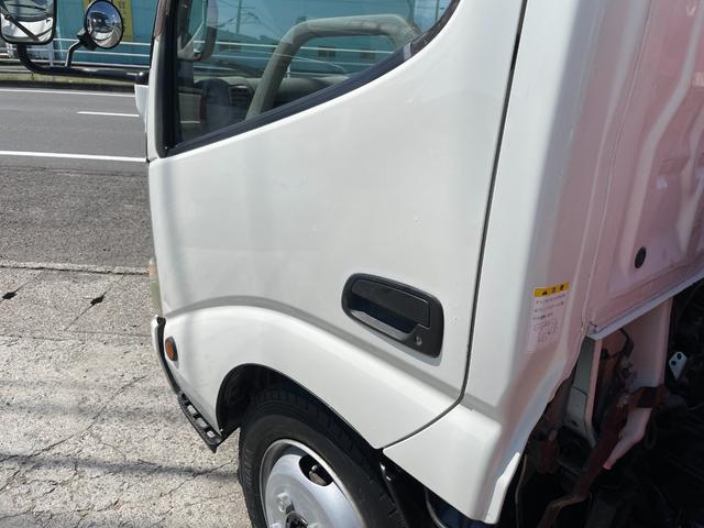 デュトロ 　４０００ｃｃ　２ｔ　２トン　標準ロング　クレーン付　ラジコン付き　５速　５ＭＴ　古河ＵＲＶ２６３　荷台内寸長さ３５３幅１８０　パワステ　パワーウインドウ　内外装仕上げ済み　走行４３０００Ｋ（15枚目）