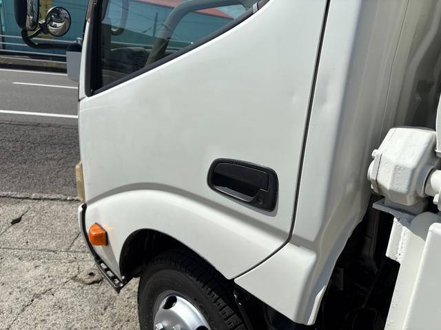 デュトロ 　４０００ｃｃ　２ｔ　２トン　ダンプ　電動コボレーン　走行８３０００Ｋ　５速　５ＭＴ　パワーウインドウ　極東ダンプ　内外装仕上げ済み　ディーゼル　積載２０００Ｋｇ（15枚目）