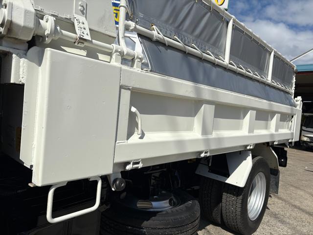 デュトロ 　４０００ｃｃ　２ｔ　２トン　ダンプ　電動コボレーン　走行８３０００Ｋ　５速　５ＭＴ　パワーウインドウ　極東ダンプ　内外装仕上げ済み　ディーゼル　積載２０００Ｋｇ（22枚目）