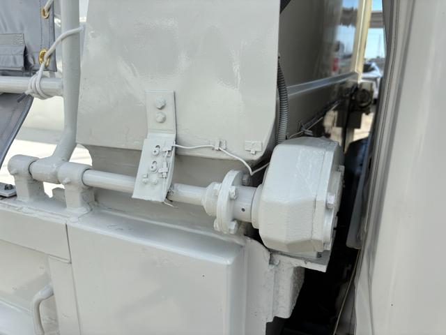デュトロ 　４０００ｃｃ　２ｔ　２トン　ダンプ　電動コボレーン　走行８３０００Ｋ　５速　５ＭＴ　パワーウインドウ　極東ダンプ　内外装仕上げ済み　ディーゼル　積載２０００Ｋｇ（37枚目）