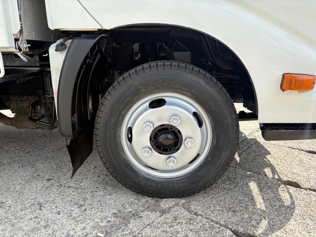 デュトロ 　４０００ｃｃ　２ｔ　２トン　ダンプ　電動コボレーン　走行８３０００Ｋ　５速　５ＭＴ　パワーウインドウ　極東ダンプ　内外装仕上げ済み　ディーゼル　積載２０００Ｋｇ（42枚目）