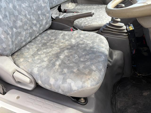 デュトロ 　４０００ｃｃ　２ｔ　２トン　ダンプ　電動コボレーン　走行８３０００Ｋ　５速　５ＭＴ　パワーウインドウ　極東ダンプ　内外装仕上げ済み　ディーゼル　積載２０００Ｋｇ（52枚目）