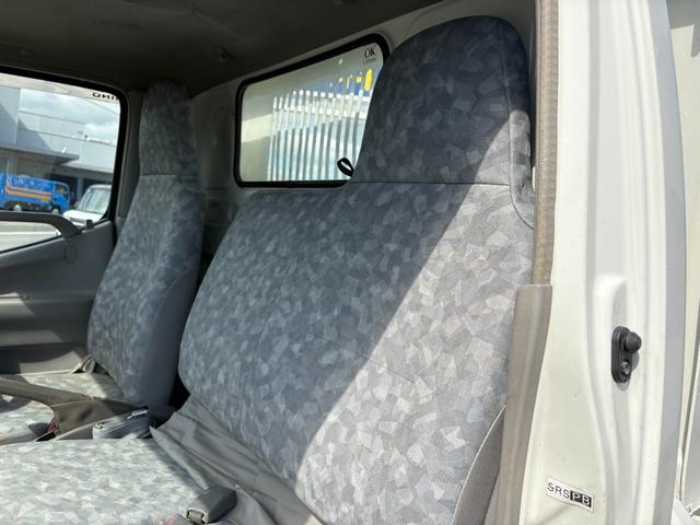 デュトロ 　４０００ｃｃ　２ｔ　２トン　ダンプ　電動コボレーン　走行８３０００Ｋ　５速　５ＭＴ　パワーウインドウ　極東ダンプ　内外装仕上げ済み　ディーゼル　積載２０００Ｋｇ（56枚目）