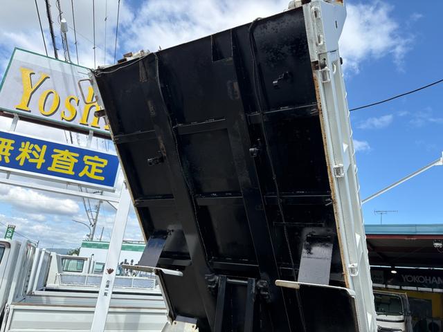 デュトロ 　４０００ｃｃ　２ｔ　２トン　ダンプ　電動コボレーン　走行８３０００Ｋ　５速　５ＭＴ　パワーウインドウ　極東ダンプ　内外装仕上げ済み　ディーゼル　積載２０００Ｋｇ（62枚目）