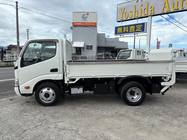ダイナトラック 　４０００ｃｃ　２ｔ　２トン　平ボディ　高床　４ＷＤ　アーム式パワーゲート付　ウインチ付き　５速　５ＭＴ　走行７４０００Ｋ　荷台内寸３００×１６０　Ｐ／Ｇ昇降荷台寸法６８×１４２　内外装仕上げ済み（2枚目）