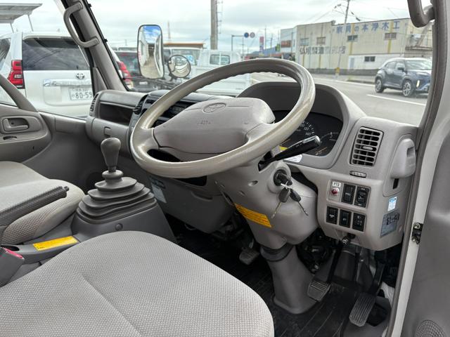 ダイナトラック 　４０００ｃｃ　２ｔ　２トン　平ボディ　高床　４ＷＤ　アーム式パワーゲート付　ウインチ付き　５速　５ＭＴ　走行７４０００Ｋ　荷台内寸３００×１６０　Ｐ／Ｇ昇降荷台寸法６８×１４２　内外装仕上げ済み（6枚目）