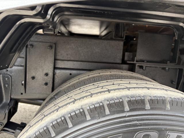 ダイナトラック 　４０００ｃｃ　２ｔ　２トン　平ボディ　高床　４ＷＤ　アーム式パワーゲート付　ウインチ付き　５速　５ＭＴ　走行７４０００Ｋ　荷台内寸３００×１６０　Ｐ／Ｇ昇降荷台寸法６８×１４２　内外装仕上げ済み（25枚目）