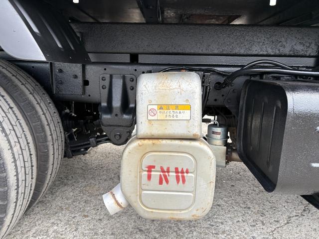 ダイナトラック 　４０００ｃｃ　２ｔ　２トン　平ボディ　高床　４ＷＤ　アーム式パワーゲート付　ウインチ付き　５速　５ＭＴ　走行７４０００Ｋ　荷台内寸３００×１６０　Ｐ／Ｇ昇降荷台寸法６８×１４２　内外装仕上げ済み（38枚目）