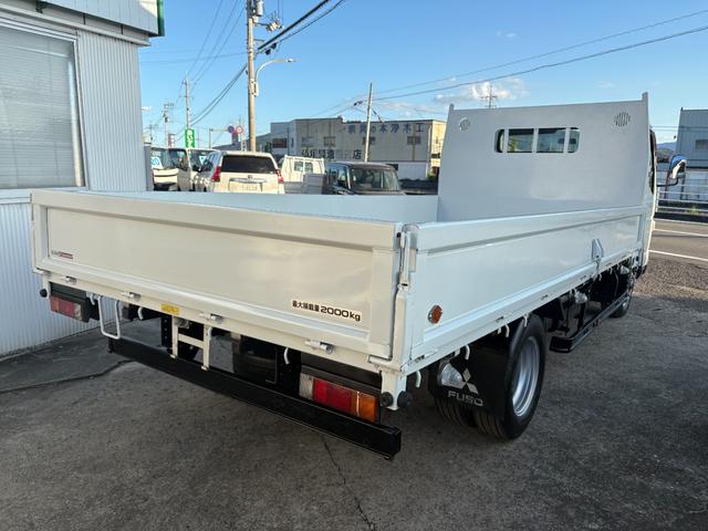 キャンター 　２９９０ｃｃ　２ｔ　２トン　ワイドロング　平ボディ　荷台全面鉄板張り　内外装仕上げ済み　５速　５ＭＴ　３ペダル　パワーウインドウ　３人乗り　ロング（3枚目）