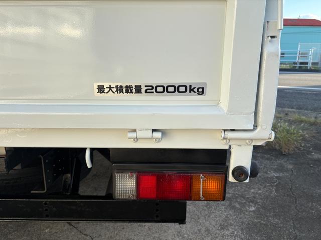 キャンター 　２９９０ｃｃ　２ｔ　２トン　ワイドロング　平ボディ　荷台全面鉄板張り　内外装仕上げ済み　５速　５ＭＴ　３ペダル　パワーウインドウ　３人乗り　ロング（30枚目）