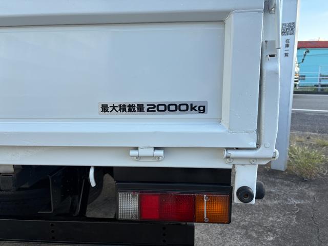 キャンター 　２９９０ｃｃ　２ｔ　２トン　ワイドロング　平ボディ　荷台全面鉄板張り　内外装仕上げ済み　５速　５ＭＴ　３ペダル　パワーウインドウ　３人乗り　ロング（42枚目）