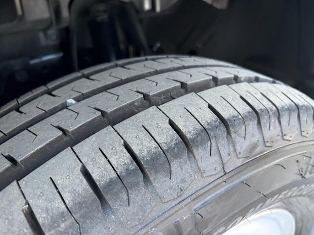 キャンター 　２９９０ｃｃ　２ｔ　２トン　ワイドロング　平ボディ　荷台全面鉄板張り　内外装仕上げ済み　５速　５ＭＴ　３ペダル　パワーウインドウ　３人乗り　ロング（50枚目）