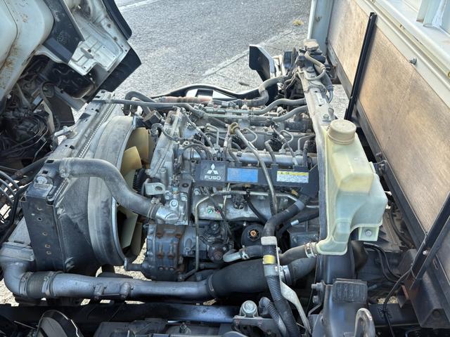 キャンター 　２９９０ｃｃ　２ｔ　２トン　ワイドロング　平ボディ　荷台全面鉄板張り　内外装仕上げ済み　５速　５ＭＴ　３ペダル　パワーウインドウ　３人乗り　ロング（64枚目）