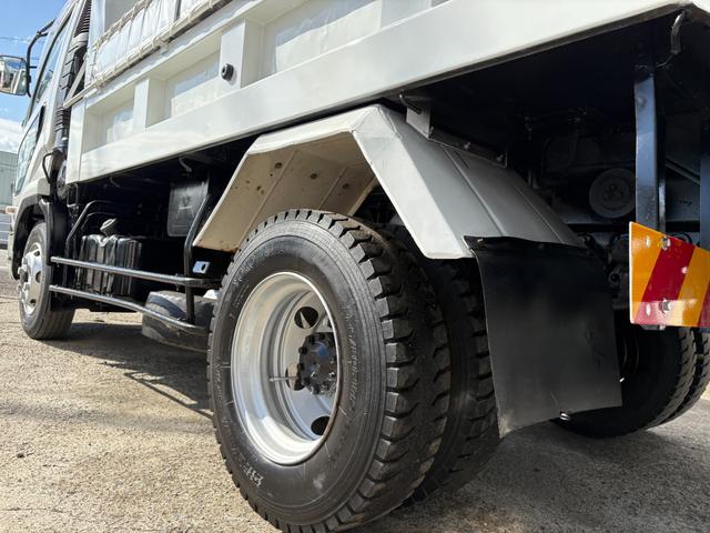 ファイター  4890cc 3.65t 3.65トン ダンプ 6速 6MT Lゲート コボレーン付 内外装仕上げ済み 積載量3650Kg 3人乗り 3ペダル(24枚目)