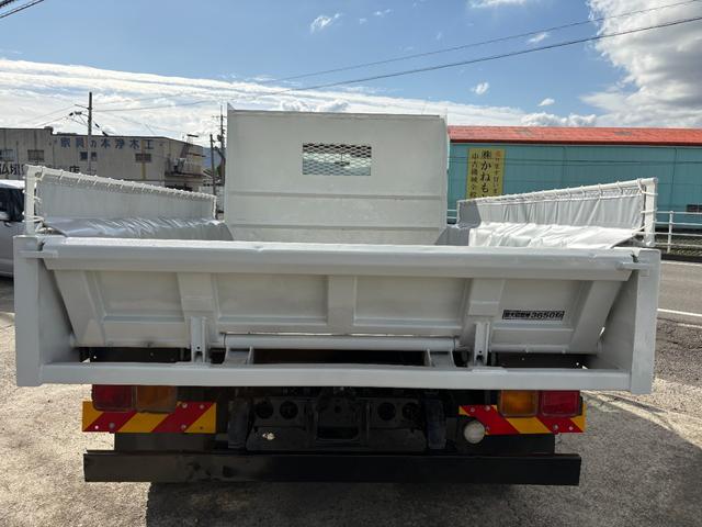 ファイター  4890cc 3.65t 3.65トン ダンプ 6速 6MT Lゲート コボレーン付 内外装仕上げ済み 積載量3650Kg 3人乗り 3ペダル(32枚目)