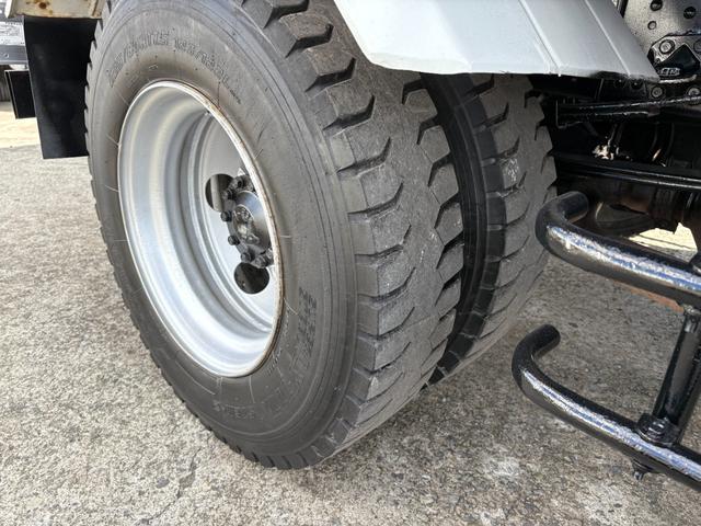 ファイター  4890cc 3.65t 3.65トン ダンプ 6速 6MT Lゲート コボレーン付 内外装仕上げ済み 積載量3650Kg 3人乗り 3ペダル(38枚目)