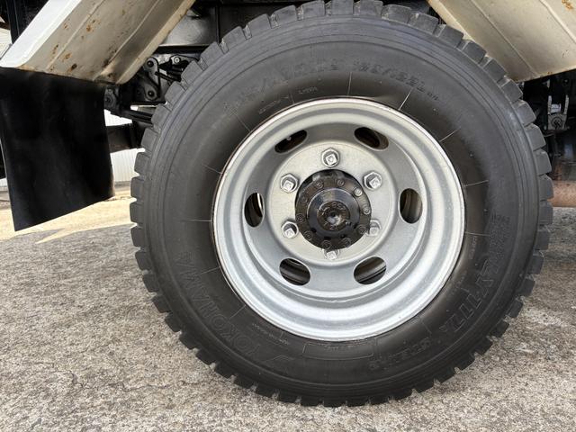 ファイター  4890cc 3.65t 3.65トン ダンプ 6速 6MT Lゲート コボレーン付 内外装仕上げ済み 積載量3650Kg 3人乗り 3ペダル(39枚目)