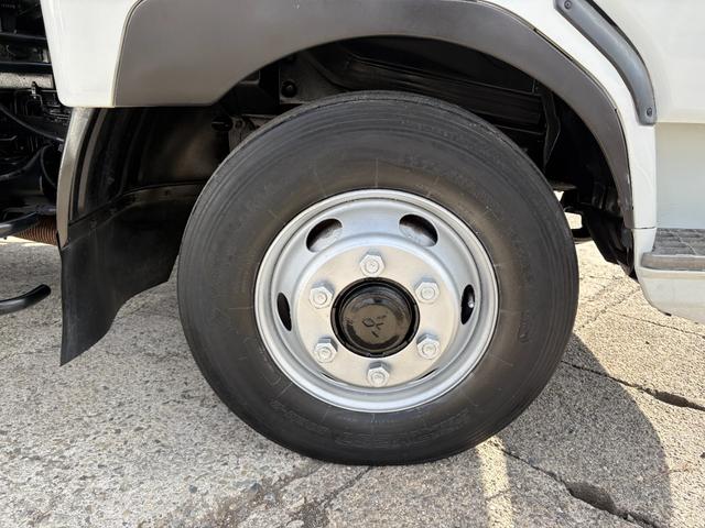 ファイター  4890cc 3.65t 3.65トン ダンプ 6速 6MT Lゲート コボレーン付 内外装仕上げ済み 積載量3650Kg 3人乗り 3ペダル(40枚目)