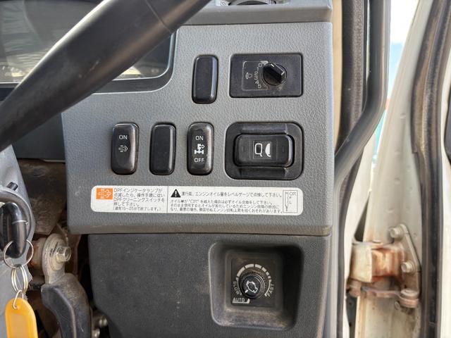 ファイター  4890cc 3.65t 3.65トン ダンプ 6速 6MT Lゲート コボレーン付 内外装仕上げ済み 積載量3650Kg 3人乗り 3ペダル(44枚目)
