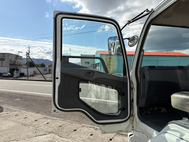 ファイター  4890cc 3.65t 3.65トン ダンプ 6速 6MT Lゲート コボレーン付 内外装仕上げ済み 積載量3650Kg 3人乗り 3ペダル(55枚目)