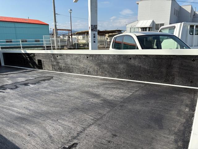 タイタントラック  2990cc 2t平ボディ 2トン ワイドロング パワーウインドウ 走行54000K 5速 5MT 荷台内寸437×180 内外装仕上げ済み(39枚目)