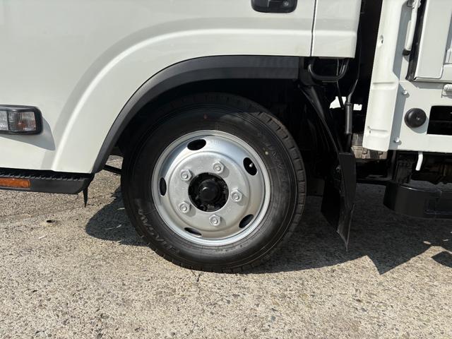 タイタントラック  2990cc 2t平ボディ 2トン ワイドロング パワーウインドウ 走行54000K 5速 5MT 荷台内寸437×180 内外装仕上げ済み(45枚目)