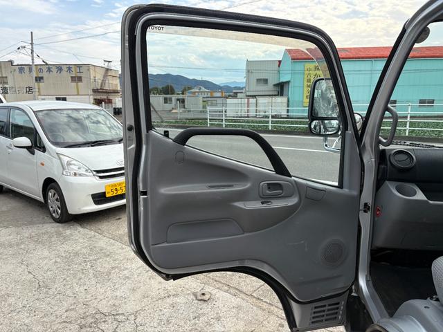 トヨエース 　４０００ｃｃ　３ｔ　３トン　平ボディ　ＡＴ　オートマ　ディーゼル　積載３０００Ｋｇ　パワーウインドウ　荷台内寸３１２×１６１　内外装仕上げ済み　車検付Ｒ８／５（64枚目）