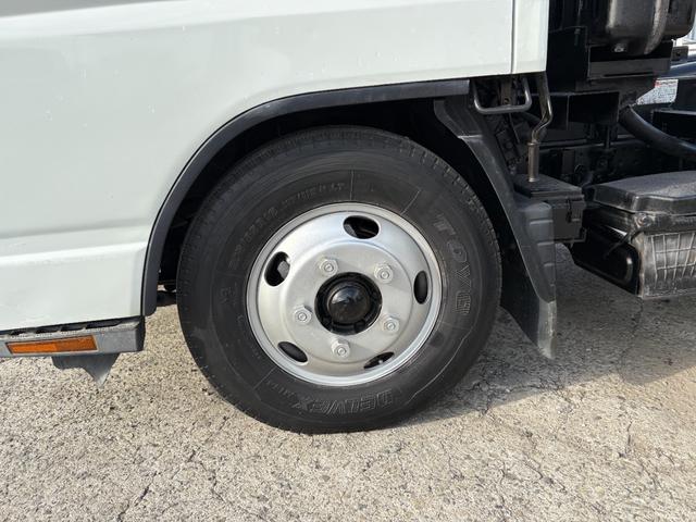 キャンター 　４８９０ｃｃ　３ｔ　３トン　３人乗り　脱着装置付コンテナ車　アームロール　車検付　ツーシリンダー　２シリンダー　ＭＴ　５速　走行７３５００Ｋ　内外装仕上げ済み（34枚目）