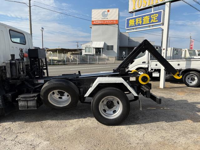 キャンター 　４８９０ｃｃ　３ｔ　３トン　３人乗り　脱着装置付コンテナ車　アームロール　車検付　ツーシリンダー　２シリンダー　ＭＴ　５速　走行７３５００Ｋ　内外装仕上げ済み（44枚目）