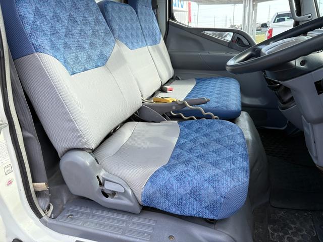 キャンター 　４８９０ｃｃ　３ｔ　３トン　３人乗り　脱着装置付コンテナ車　アームロール　車検付　ツーシリンダー　２シリンダー　ＭＴ　５速　走行７３５００Ｋ　内外装仕上げ済み（50枚目）