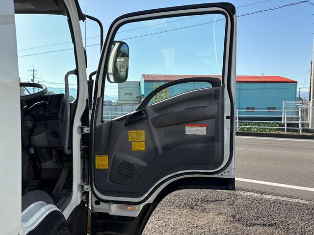 フォワード 　５１９０ｃｃ　ダンプ　３．５ｔ　３．５トン　３人乗り　電動コボレーン　走行６３０００Ｋ　パワーウインドウ　極東ダンプ　ＡＴ　オートマ　内外装仕上げ済み（5枚目）