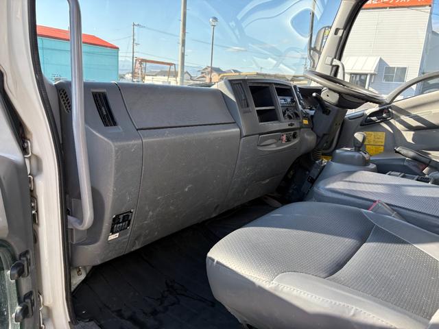 フォワード 　５１９０ｃｃ　ダンプ　３．５ｔ　３．５トン　３人乗り　電動コボレーン　走行６３０００Ｋ　パワーウインドウ　極東ダンプ　ＡＴ　オートマ　内外装仕上げ済み（46枚目）