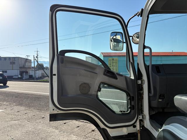 フォワード 　５１９０ｃｃ　ダンプ　３．５ｔ　３．５トン　３人乗り　電動コボレーン　走行６３０００Ｋ　パワーウインドウ　極東ダンプ　ＡＴ　オートマ　内外装仕上げ済み（49枚目）