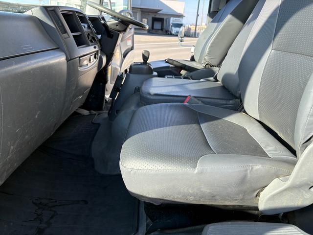 フォワード 　５１９０ｃｃ　ダンプ　３．５ｔ　３．５トン　３人乗り　電動コボレーン　走行６３０００Ｋ　パワーウインドウ　極東ダンプ　ＡＴ　オートマ　内外装仕上げ済み（58枚目）