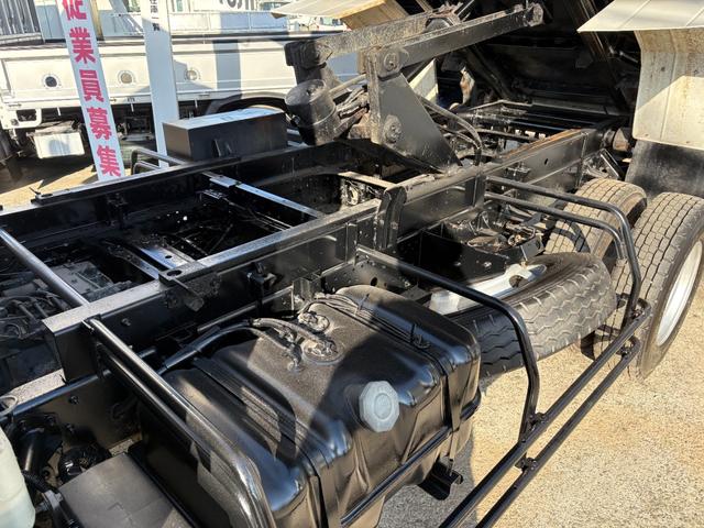 フォワード 　５１９０ｃｃ　ダンプ　３．５ｔ　３．５トン　３人乗り　電動コボレーン　走行６３０００Ｋ　パワーウインドウ　極東ダンプ　ＡＴ　オートマ　内外装仕上げ済み（61枚目）