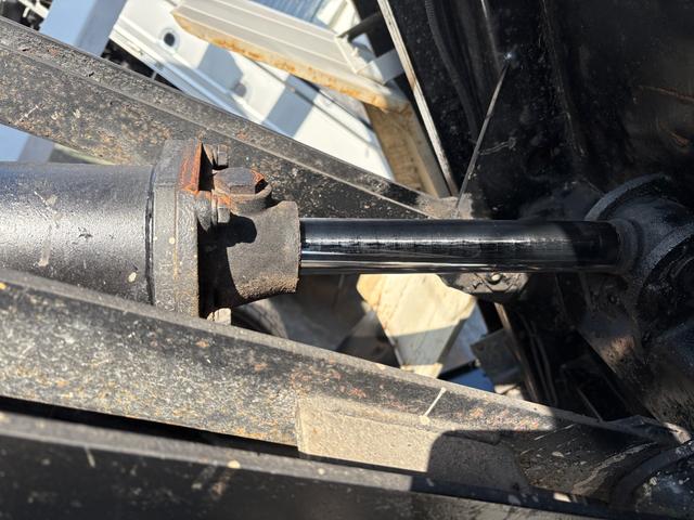 フォワード 　５１９０ｃｃ　ダンプ　３．５ｔ　３．５トン　３人乗り　電動コボレーン　走行６３０００Ｋ　パワーウインドウ　極東ダンプ　ＡＴ　オートマ　内外装仕上げ済み（63枚目）