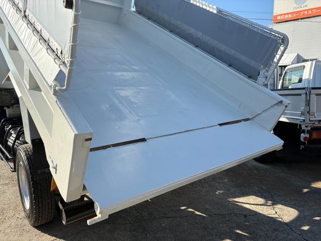 フォワード 　５１９０ｃｃ　ダンプ　３．５ｔ　３．５トン　３人乗り　電動コボレーン　走行６３０００Ｋ　パワーウインドウ　極東ダンプ　ＡＴ　オートマ　内外装仕上げ済み（67枚目）