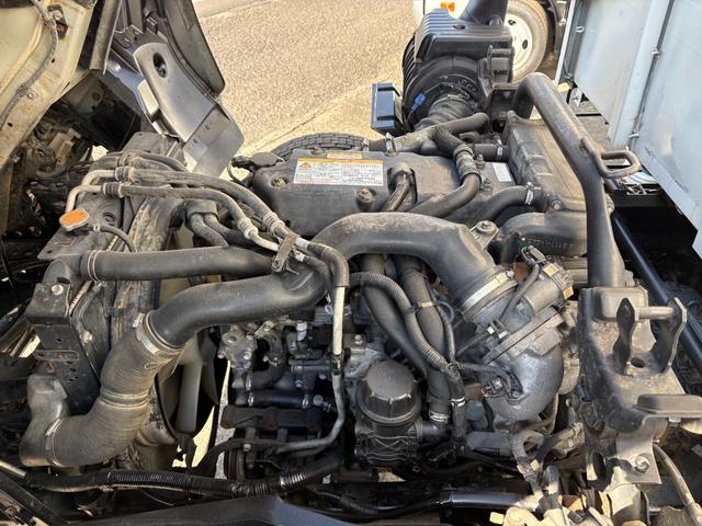 フォワード 　５１９０ｃｃ　ダンプ　３．５ｔ　３．５トン　３人乗り　電動コボレーン　走行６３０００Ｋ　パワーウインドウ　極東ダンプ　ＡＴ　オートマ　内外装仕上げ済み（70枚目）