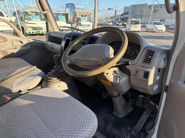 ダイナトラック 　２４９０ｃｃ　１ｔ　１トン　平ボディ　４ＷＤ　垂直パワーゲート付　極東開発Ｖ６００　３人乗り　ディーゼル　５速　５ＭＴ　ゲート極東Ｖ６０１Ａ　パワーゲート（6枚目）