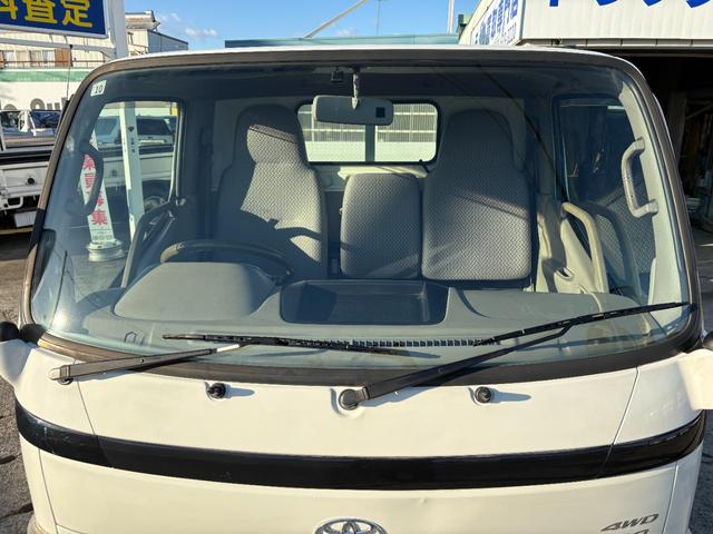 ダイナトラック 　２４９０ｃｃ　１ｔ　１トン　平ボディ　４ＷＤ　垂直パワーゲート付　極東開発Ｖ６００　３人乗り　ディーゼル　５速　５ＭＴ　ゲート極東Ｖ６０１Ａ　パワーゲート（14枚目）