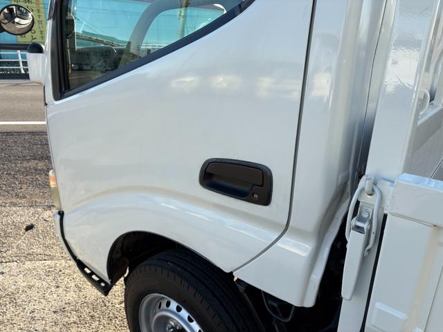 ダイナトラック 　２４９０ｃｃ　１ｔ　１トン　平ボディ　４ＷＤ　垂直パワーゲート付　極東開発Ｖ６００　３人乗り　ディーゼル　５速　５ＭＴ　ゲート極東Ｖ６０１Ａ　パワーゲート（16枚目）