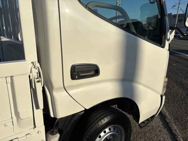 ダイナトラック 　２４９０ｃｃ　１ｔ　１トン　平ボディ　４ＷＤ　垂直パワーゲート付　極東開発Ｖ６００　３人乗り　ディーゼル　５速　５ＭＴ　ゲート極東Ｖ６０１Ａ　パワーゲート（19枚目）