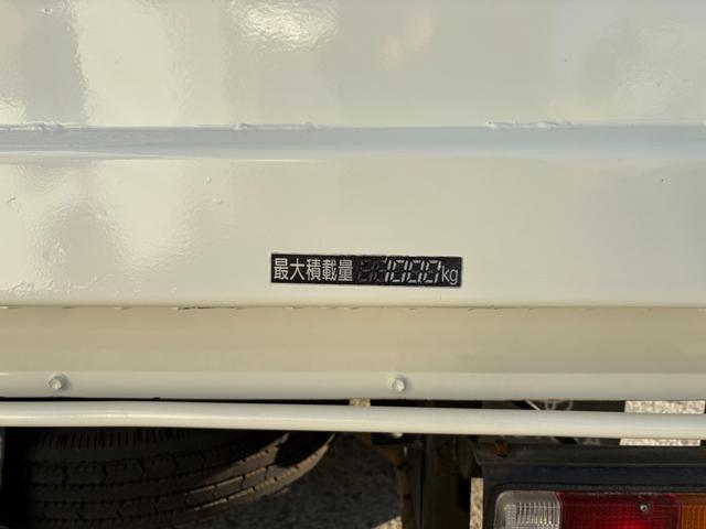 ダイナトラック 　２４９０ｃｃ　１ｔ　１トン　平ボディ　４ＷＤ　垂直パワーゲート付　極東開発Ｖ６００　３人乗り　ディーゼル　５速　５ＭＴ　ゲート極東Ｖ６０１Ａ　パワーゲート（31枚目）