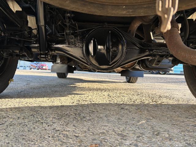 ダイナトラック 　２４９０ｃｃ　１ｔ　１トン　平ボディ　４ＷＤ　垂直パワーゲート付　極東開発Ｖ６００　３人乗り　ディーゼル　５速　５ＭＴ　ゲート極東Ｖ６０１Ａ　パワーゲート（33枚目）