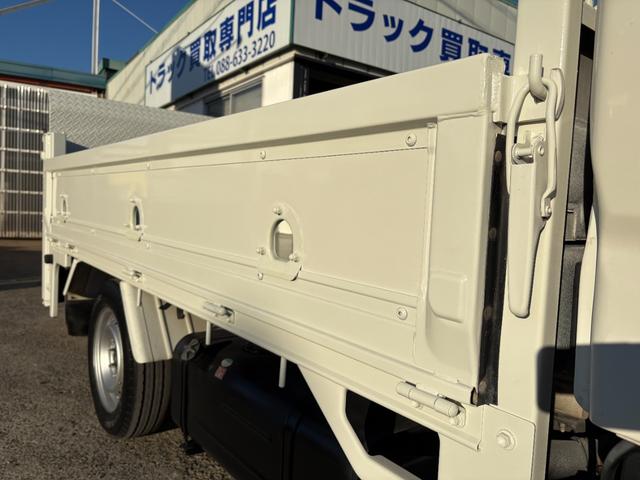 ダイナトラック 　２４９０ｃｃ　１ｔ　１トン　平ボディ　４ＷＤ　垂直パワーゲート付　極東開発Ｖ６００　３人乗り　ディーゼル　５速　５ＭＴ　ゲート極東Ｖ６０１Ａ　パワーゲート（39枚目）