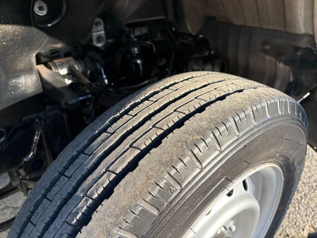 ダイナトラック 　２４９０ｃｃ　１ｔ　１トン　平ボディ　４ＷＤ　垂直パワーゲート付　極東開発Ｖ６００　３人乗り　ディーゼル　５速　５ＭＴ　ゲート極東Ｖ６０１Ａ　パワーゲート（43枚目）