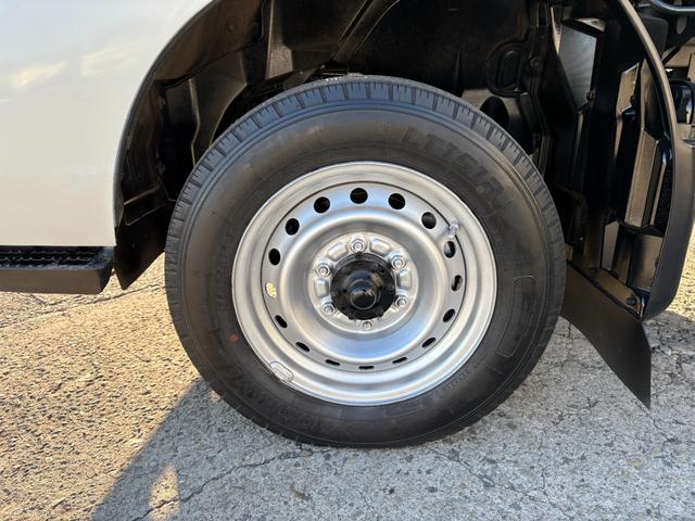 ダイナトラック 　２４９０ｃｃ　１ｔ　１トン　平ボディ　４ＷＤ　垂直パワーゲート付　極東開発Ｖ６００　３人乗り　ディーゼル　５速　５ＭＴ　ゲート極東Ｖ６０１Ａ　パワーゲート（46枚目）