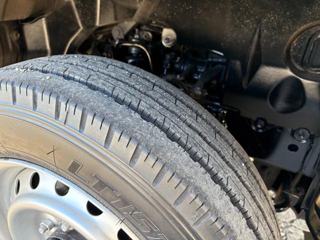 ダイナトラック 　２４９０ｃｃ　１ｔ　１トン　平ボディ　４ＷＤ　垂直パワーゲート付　極東開発Ｖ６００　３人乗り　ディーゼル　５速　５ＭＴ　ゲート極東Ｖ６０１Ａ　パワーゲート（47枚目）