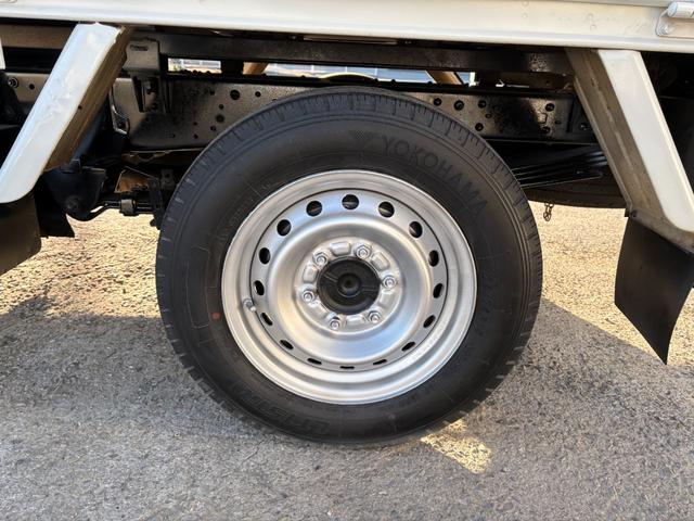 ダイナトラック 　２４９０ｃｃ　１ｔ　１トン　平ボディ　４ＷＤ　垂直パワーゲート付　極東開発Ｖ６００　３人乗り　ディーゼル　５速　５ＭＴ　ゲート極東Ｖ６０１Ａ　パワーゲート（49枚目）