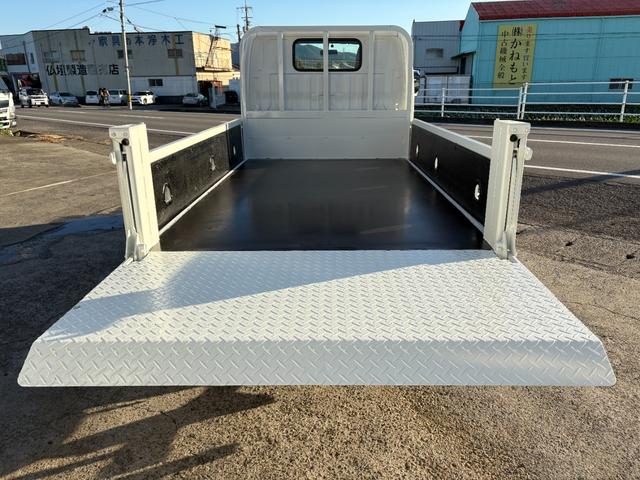 ダイナトラック 　２４９０ｃｃ　１ｔ　１トン　平ボディ　４ＷＤ　垂直パワーゲート付　極東開発Ｖ６００　３人乗り　ディーゼル　５速　５ＭＴ　ゲート極東Ｖ６０１Ａ　パワーゲート（50枚目）